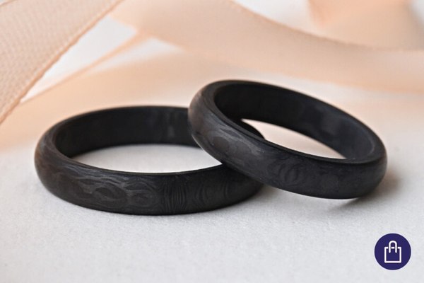 Půlkulaté snubní karbonové prsteny