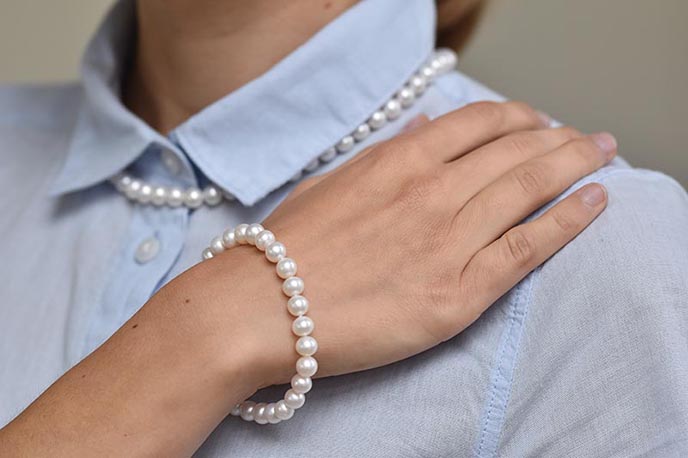 Krásná sada šperků - perlový náhrdelník a perlový náramek